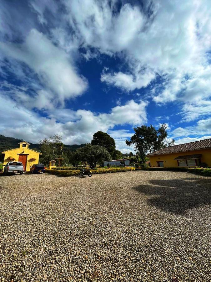 Hotel Campestre Franchesca ตาบิโอ ภายนอก รูปภาพ