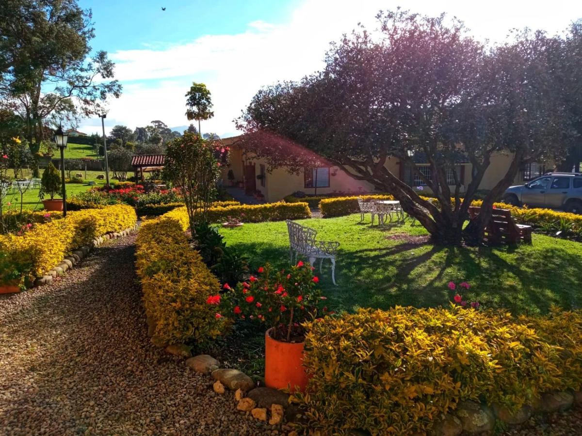 Hotel Campestre Franchesca ตาบิโอ ภายนอก รูปภาพ